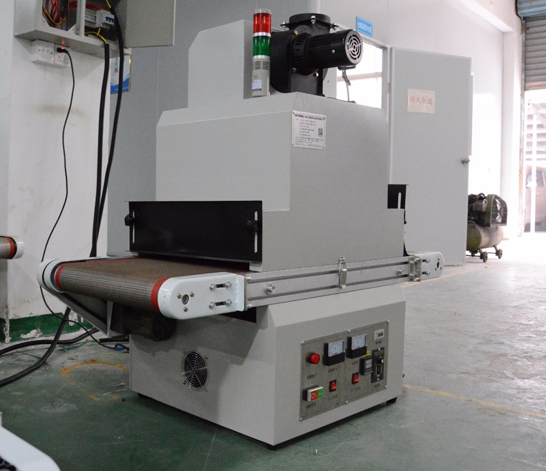 藍(lán)牙耳機UV固化機.jpg 藍(lán)牙耳機UV固化機.jpg