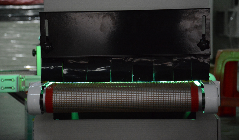 藍(lán)牙耳機UV固化機.jpg 藍(lán)牙耳機UV固化機.jpg